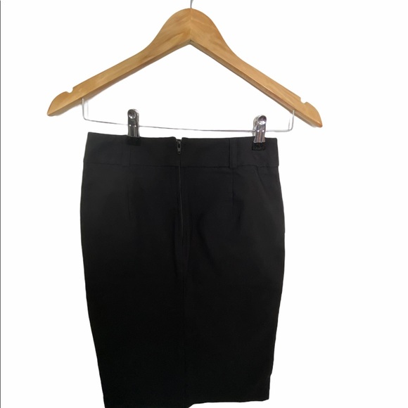 B Wear Black horizontal pleated skirt, size 0 - Picture 1 of 7